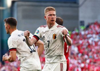 Bélgica vence a Dinamarca con un De Bruyne inspirado y clasifica a octavos en la Eurocopa