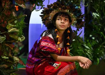 Txai Suruí, la joven indígena brasileña que continúa la lucha de sus padres
