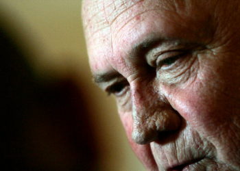 De Klerk, héroe en el extranjero, tenia cuentas pendientes en Sudáfrica