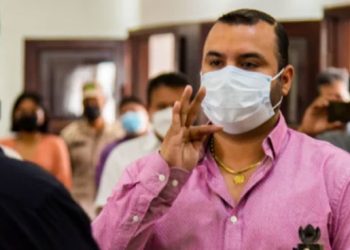 Hijo de Jhonny Fernández jura como alcalde interino de Santa Cruz