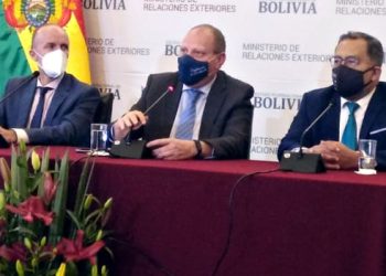 Bajo mecanismo COVAX, Bolivia recibirá 585.600 vacunas AstraZeneca donadas por España