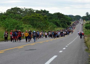 Migrantes imploran ayuda a Biden: ‘¡Nos tiene que echar la mano!’
