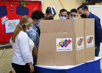 Chavismo arrolla en elecciones de Venezuela al ganar Caracas y 20 de 23 estados