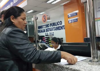 El exministro Carlos Romero y Teresa Morales son denunciados por la diputada Deysi Choque.