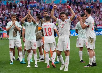 España madura a golpes ante Croacia y vuelve a cuartos de una Eurocopa