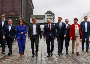 Cierran acuerdo para gobernar en Alemania, Scholz sucederá a Merkel