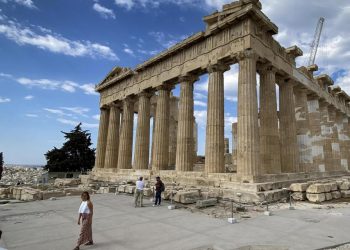 La Acrópolis cerrada a los turistas por excepcional ola de calor