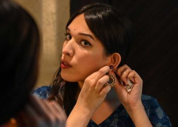 Médica transgénero y estrella de Instagram lucha contra la intolerancia en India