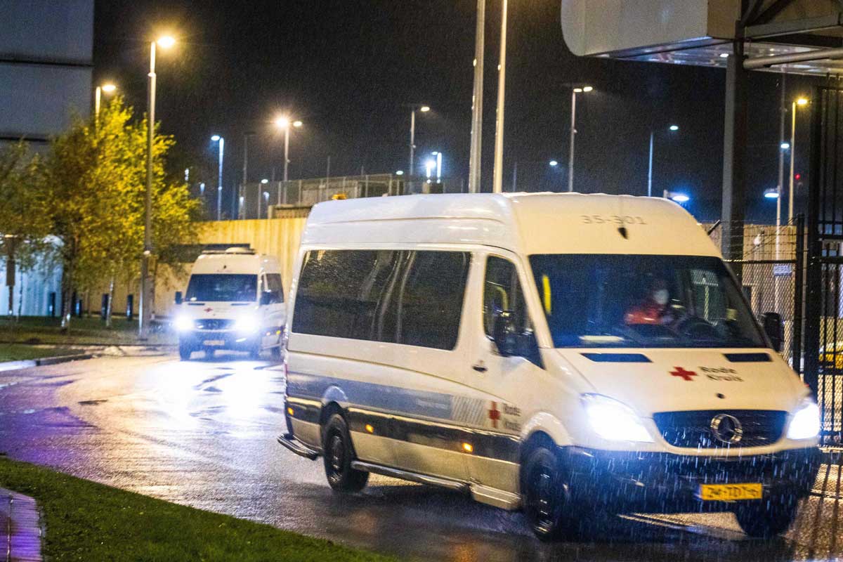 Sesenta y un pasajeros procedentes de Sudáfrica dan positivo a COVID-19 a su llegada a Holanda