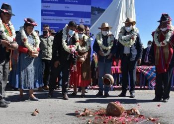 ABC reanuda obras de la doble vía Huarina-Tiquina con una inversión de Bs 51,18 millones
