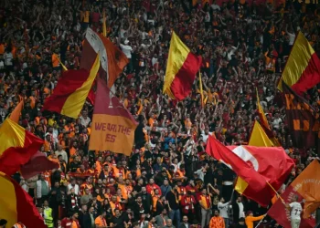 Tapones y analgésicos: el infierno de los estadios turcos