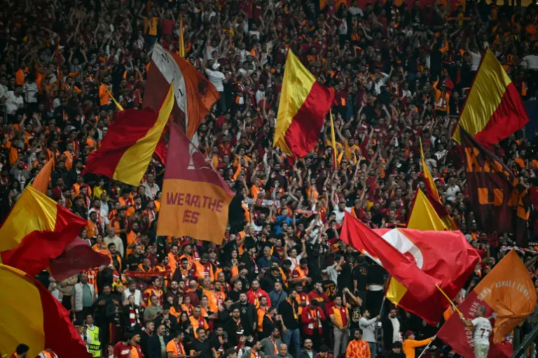 Tapones y analgésicos: el infierno de los estadios turcos