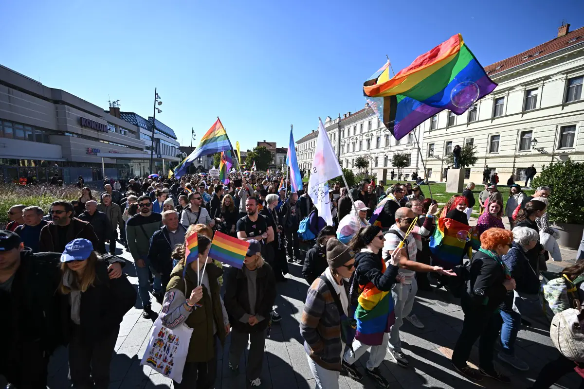 Al menos 8.000 personas marcharon pese a la prohibición/AFP