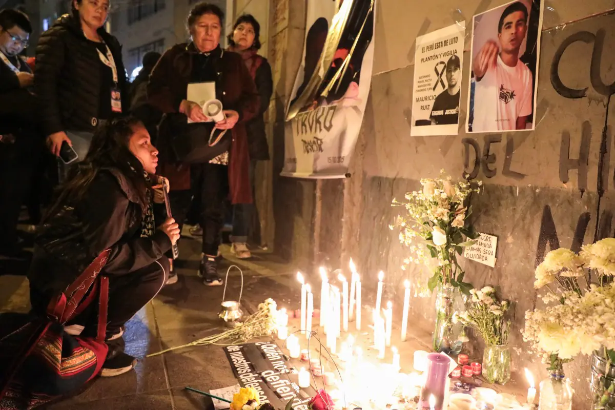 Encendieron velas y colocaron flores donde fue abatido Eduardo Ruiz/AFP