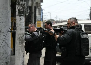 La policía se enfrentó a tiros con los miembros del 'Comando Vermelho'/AFP