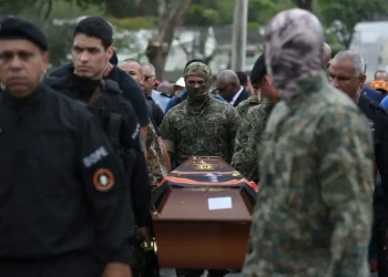 Los policías muertos en Río fueron enterrados/AFP