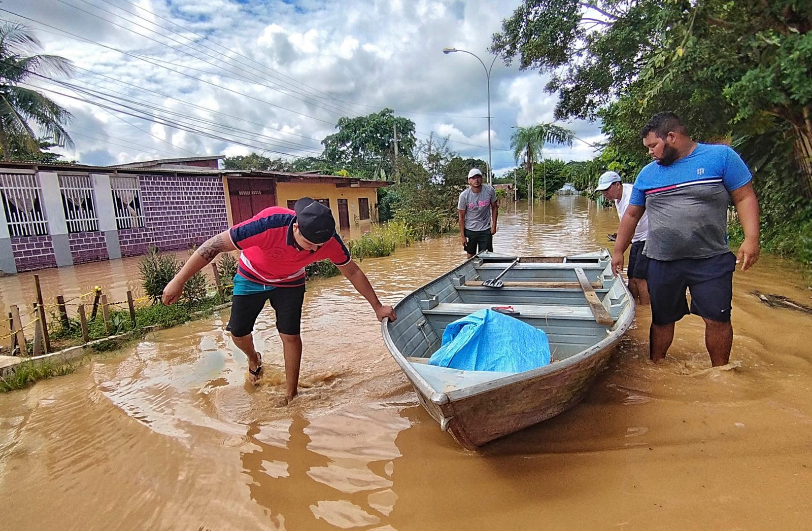 Senamhi advierte de nuevo desborde del Acre, en dos departamentos se activa la alerta roja