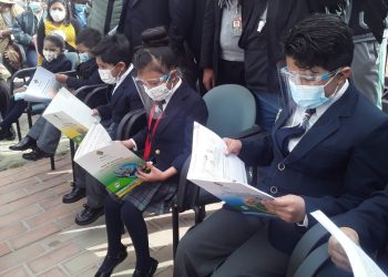 Educación planea terminar la entrega de textos esta semana