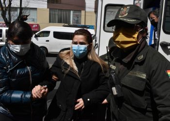 Limpias acusa a la familia de Áñez de ‘hacer show’ y dice que tiene el tratamiento necesario