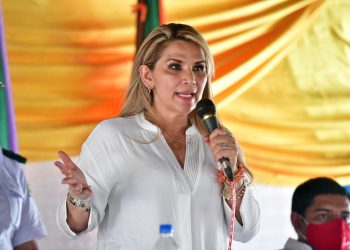 Áñez está entre los tres finalistas del Premio Sájarov del Europarlamento