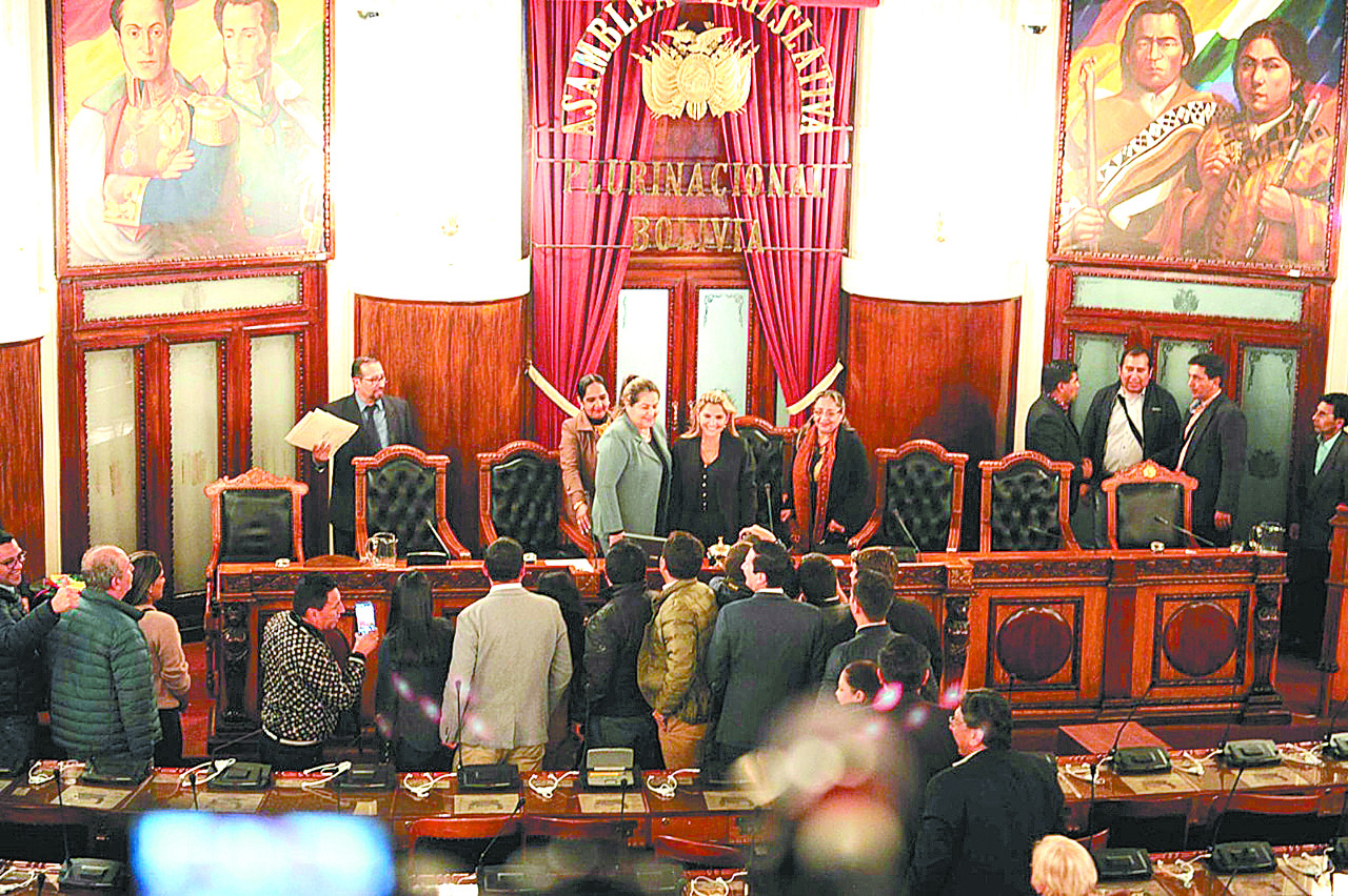 Noviembre 2019, la transición que partió a Bolivia por el eje