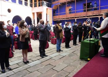 Arias posesiona a subalcaldes en medio de protestas y promete subir presupuesto