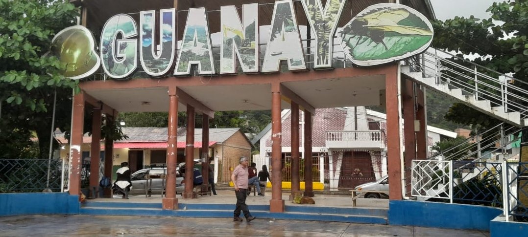 Tras su accidentada visita, Arias logra firmar un acuerdo en Guanay