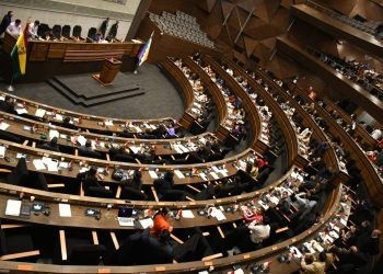 La Asamblea aprueba el reglamento y la convocatoria para las judiciales, y reencauza el proceso