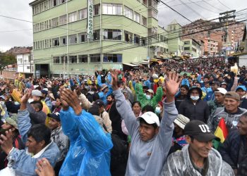 Adepcoca elige su comité electoral y Armin Lluta rompe en llanto en su despedida