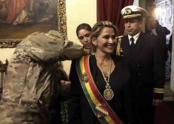 Áñez entendió a su modo el comunicado del TCP, que condicionaba la inmediatez de la sucesión