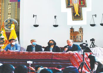 Justicia y la fuerza pública, el rezago democrático