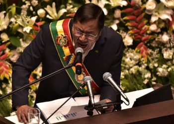 Arce rinde informe de su primer año de Gobierno en una bochornosa sesión