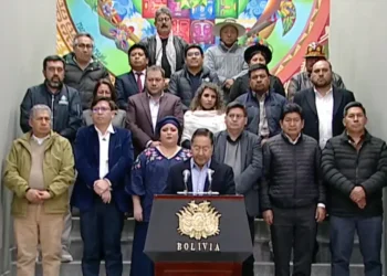 Arce denuncia un ‘golpe a la democracia’ y pide al TSE una cumbre