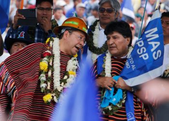 El presidente Luis Arce y el expresidente Evo Morales en el aniversario del MAS, el domingo.
