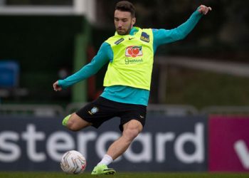 Brasil convoca a Artur y Léo Ortiz, del Bragantino, para clásico con Argentina
