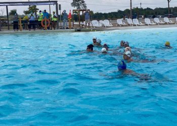 Solano y Flores triunfan en el Nacional de aguas abiertas