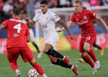 Sevilla salva un punto ante Salzburgo en un partido loco de Champions