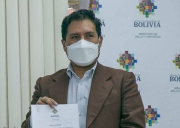 Auza critica a autoridades y se abre a flexibilizar aún más la importación de vacunas