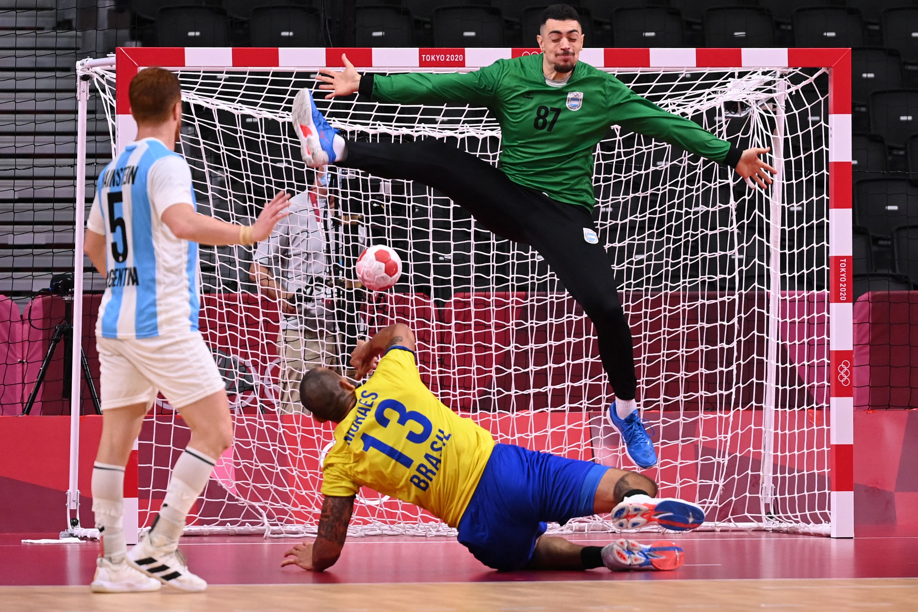 Brasil vence 25-23 a Argentina en vibrante clásico sudamericano de balonmano