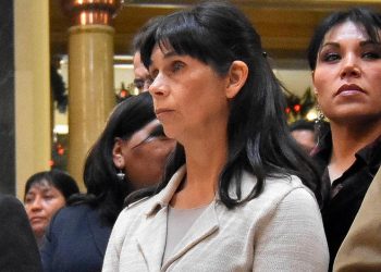 Del Castillo confirma que Baptista abandonó el país y dice que eso beneficiará a la democracia