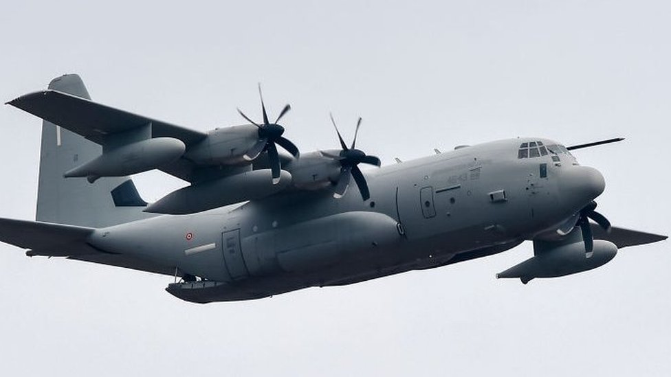 Un avión militar filipino se estrella con 85 personas a bordo