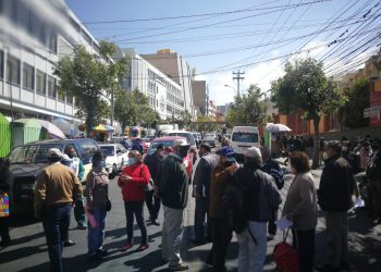 Bloqueos en La Paz, en reclamo de la segunda dosis Sputnik V