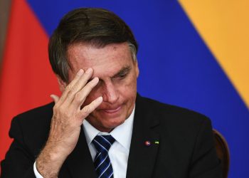 Comisión acusa a Bolsonaro de delitos durante la pandemia en Brasil, él dice no tener ‘culpa de nada’