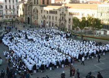 Desde este jueves, 200 brigadas irán a los colegios de La Paz para vacunar a los niños