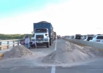 Productores extienden bloqueo entre Santa Cruz y Cochabamba