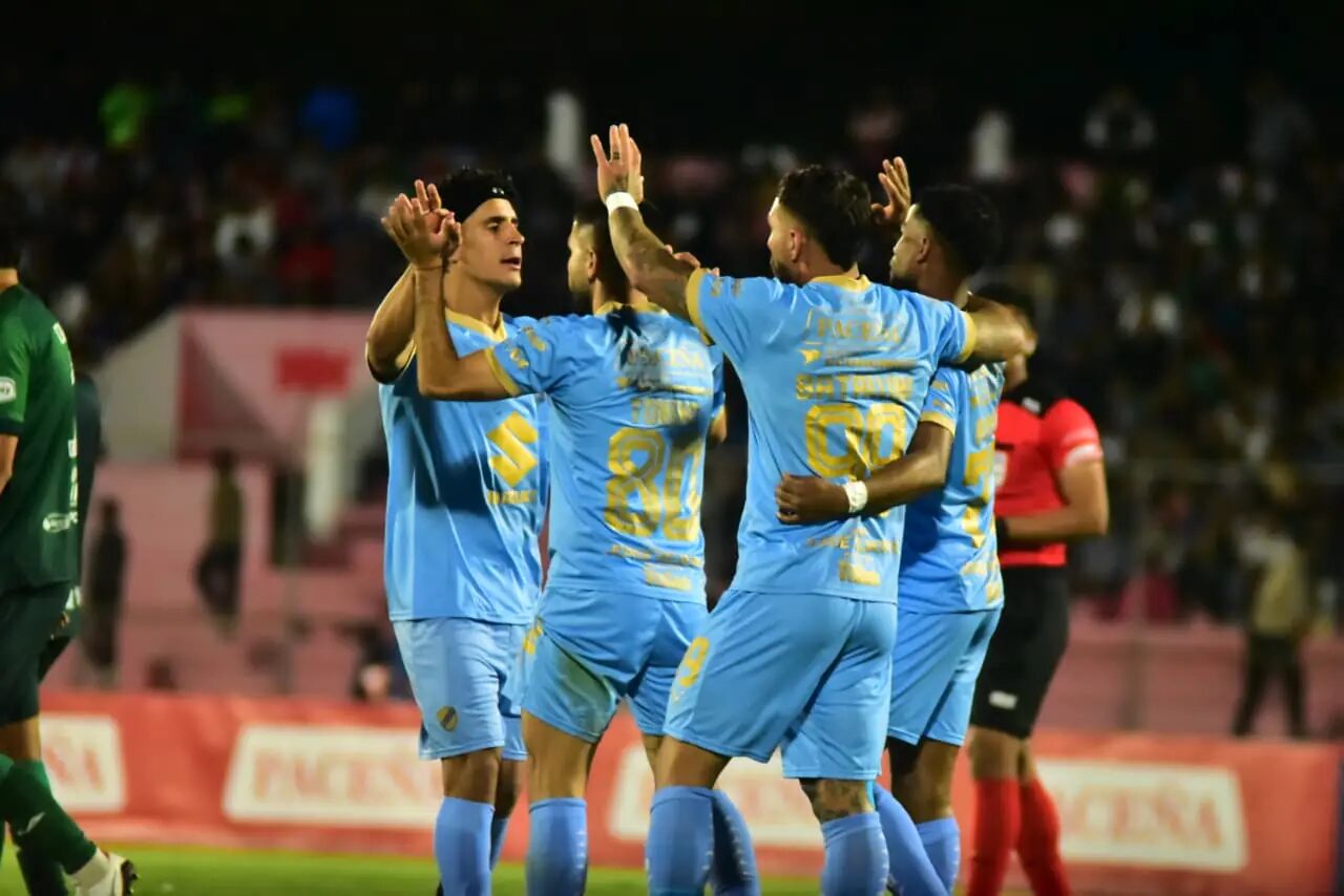 Bolívar golea 2-7 a Tomayapo, se da un festín y trepa en su grupo