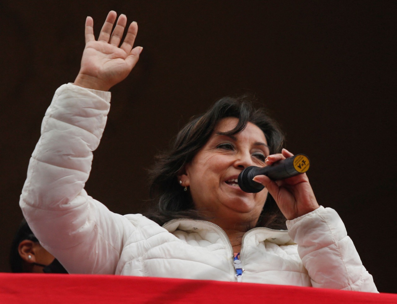Boluarte señala de asesino a Castillo