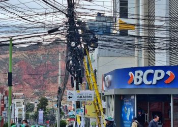 Retiran 47.000 metros lineales de cables en desuso en siete zonas de La Paz