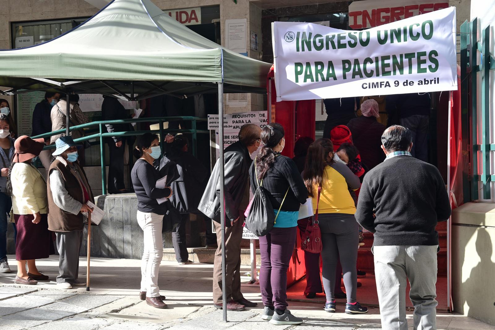 Las cajas de salud vacunarán ahora también a los no asegurados