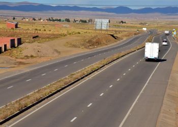 Una familia sufre un accidente en la ruta a Oruro, el papá y la mamá embarazada murieron